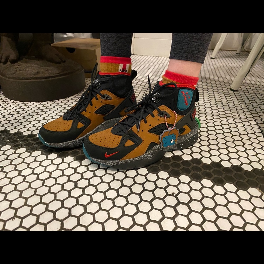 AIR MOWABB OLIVIA KIM NIKES
